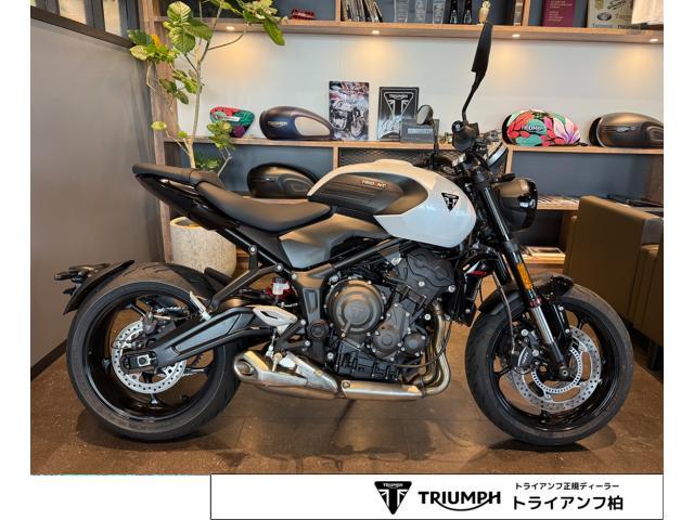 トライデント660 2026年最新モデル スノードニアホワイト クルーズコントロール クイックシフター SHOWAフォーク