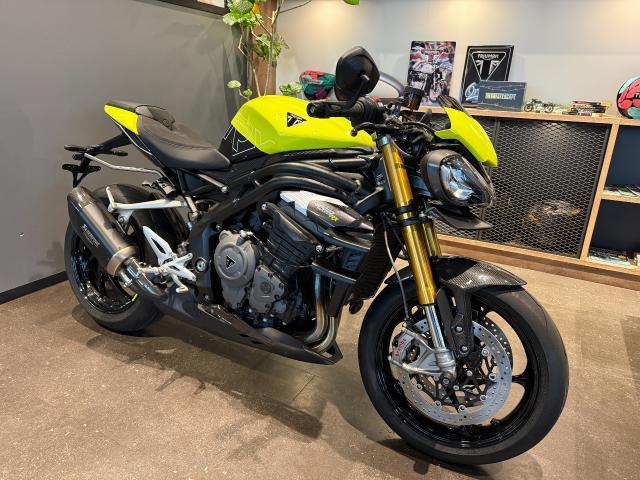 スピードトリプル1200RX 限定生産車両 左右パニア付き グリップヒーター 前後スライダー フレームプロテクター ウィングレット