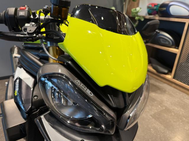 スピードトリプル1200RX 限定生産車両 左右パニア付き グリップヒーター 前後スライダー フレームプロテクター ウィングレット