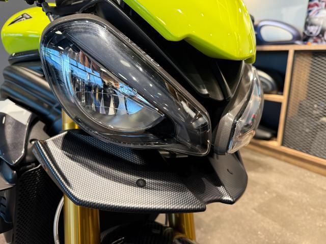 スピードトリプル1200RX 限定生産車両 左右パニア付き グリップヒーター 前後スライダー フレームプロテクター ウィングレット