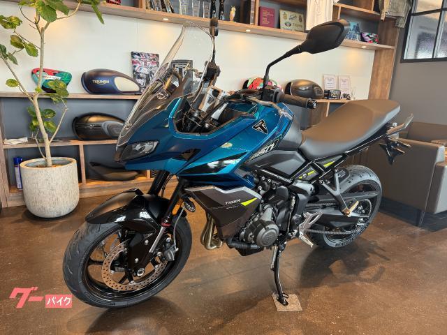 タイガースポーツ660 インターステラーブルー／ミネラルグレー クイックシフター 昇降可能スクリーン 3気筒エンジン