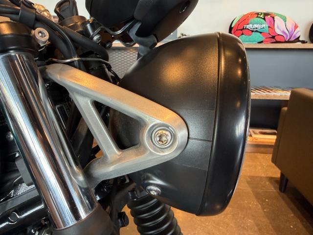 スピードツイン900 コンペティショングリーン／ファントムブラック 正規ディーラー認定中古車 グリップヒーター ヘルメットロック