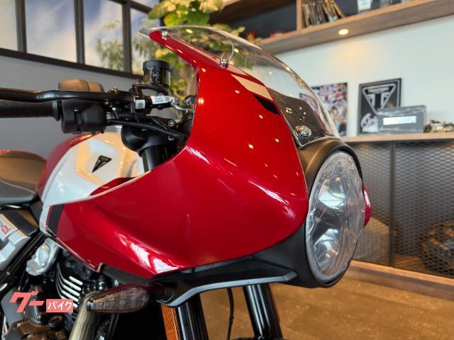 スラクストン400 カーニバルレッド／アルミニウムシルバー バーエンドミラー シングルシートカウル グラブバー