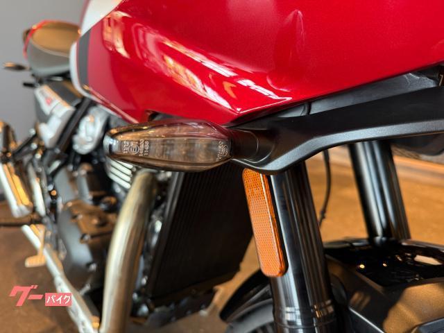 スラクストン400 カーニバルレッド／アルミニウムシルバー バーエンドミラー シングルシートカウル グラブバー
