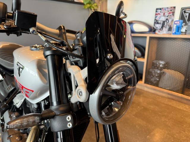 トラッカー400 アルミニウムシルバー シングルシートカウル フライスクリーン グラブバー USB電源