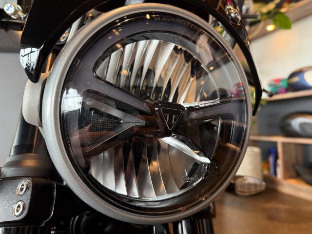 トラッカー400 アルミニウムシルバー シングルシートカウル フライスクリーン グラブバー USB電源