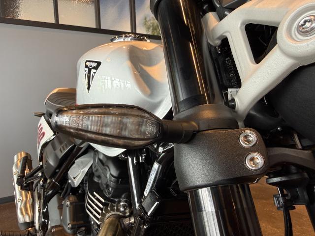 トラッカー400 アルミニウムシルバー シングルシートカウル フライスクリーン グラブバー USB電源