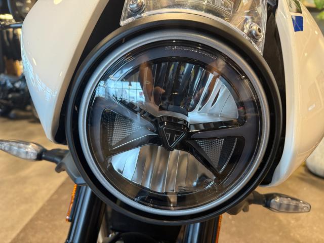 スラクストン400 パールメタリックホワイト／ストームグレー バーエンドミラー シングルシートカウル グラブバー