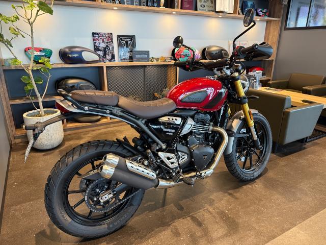 スクランブラー400X カーニバルレッド／サファイアブラック 正規ディーラー認定中古車 ハンドガード ヘッドライトグリル
