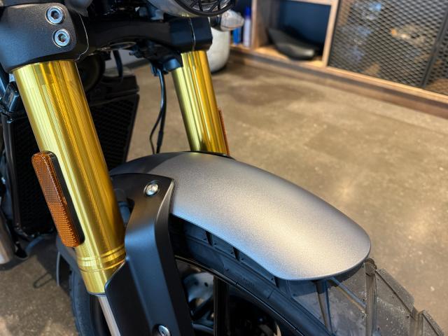 スクランブラー400X カーニバルレッド／サファイアブラック 正規ディーラー認定中古車 ハンドガード ヘッドライトグリル