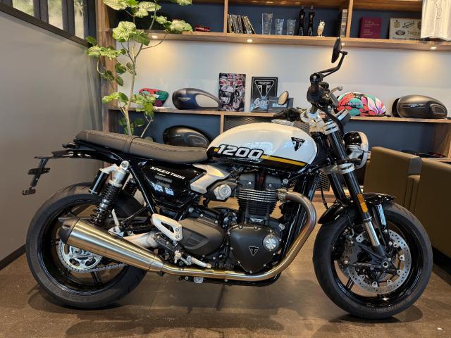 スピードツイン1200 正規ディーラー認定中古車 クリスタルホワイト／サファイアブラック バーエンドミラー