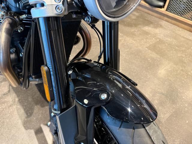 スピードツイン1200 正規ディーラー認定中古車 クリスタルホワイト／サファイアブラック バーエンドミラー
