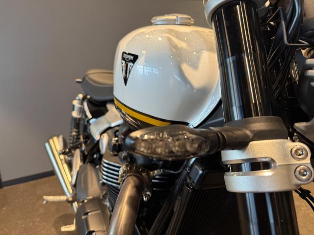 スピードツイン1200 正規ディーラー認定中古車 クリスタルホワイト／サファイアブラック バーエンドミラー