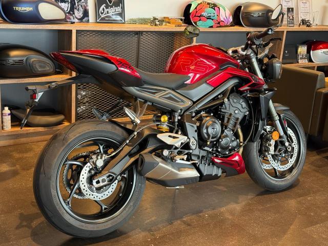 ストリートトリプル765RS カーニバルレッド ブレンボキャリパー オーリンズリアサス クイックシフター シングルシートカウル