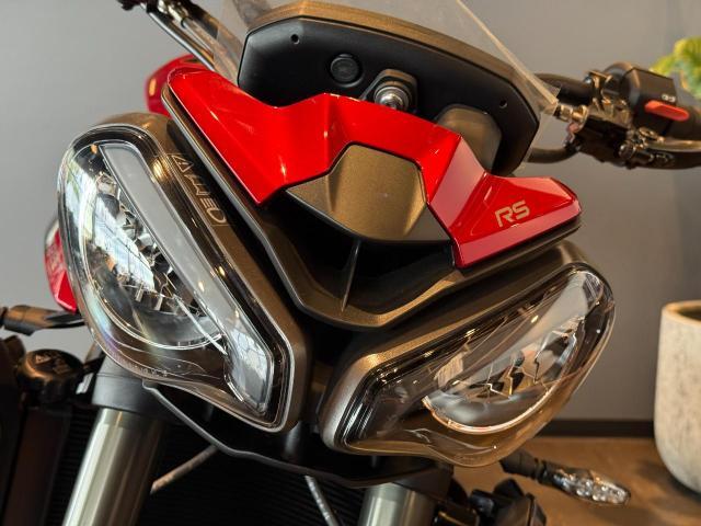 ストリートトリプル765RS カーニバルレッド ブレンボキャリパー オーリンズリアサス クイックシフター シングルシートカウル