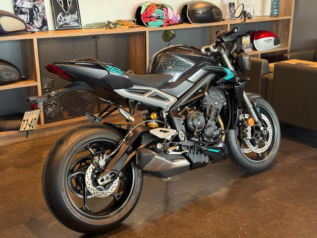 ストリートトリプル765RS グラナイト 正規ディーラー認定中古車 ブレンボキャリパー オーリンズリアサス クイックシフター