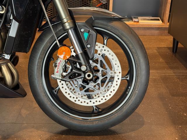 ストリートトリプル765RS グラナイト 正規ディーラー認定中古車 ブレンボキャリパー オーリンズリアサス クイックシフター