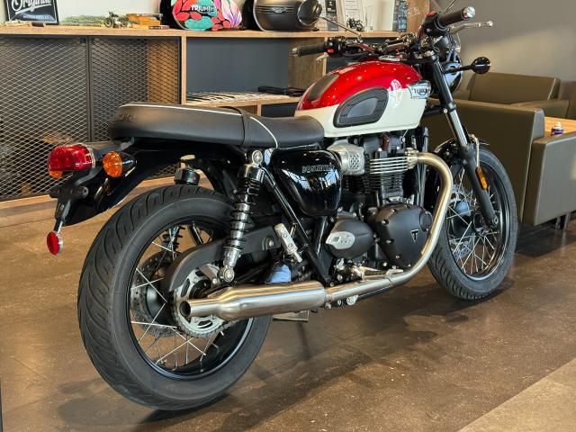 ボンネビルT100 カーニバルレッド／フュージョンホワイト 正規ディーラー認定中古車 純正クリアスクリーン USB電源