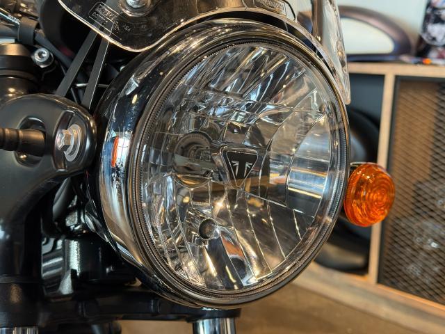 ボンネビルT100 カーニバルレッド／フュージョンホワイト 正規ディーラー認定中古車 純正クリアスクリーン USB電源