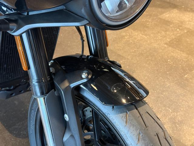 スラクストン400 正規ディーラー認定中古車 新車保証残有 ファントムブラック／アルミニウムシルバー シートカウル