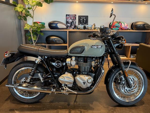 ボンネビルT120 正規ディーラー認定中古車 ストーングレー センタースタンド ドレッサーバー タンクパッド