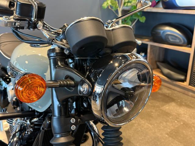 ボンネビルT120 正規ディーラー認定中古車 ストーングレー センタースタンド ドレッサーバー タンクパッド