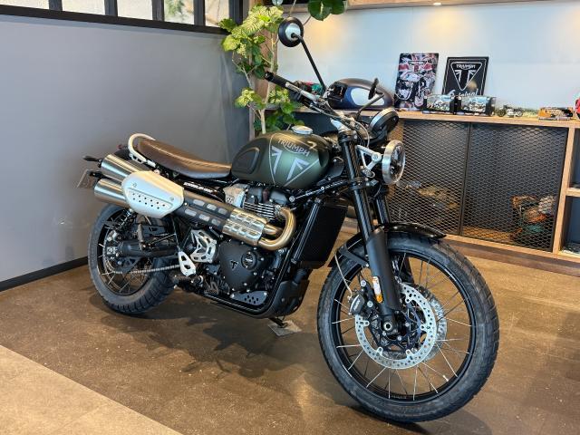 スクランブラー1200X 正規ディーラー認定中古車 マットカーキ 純正ニーパッド ブレンボマスター ブレンボキャリパ 倒立フォーク