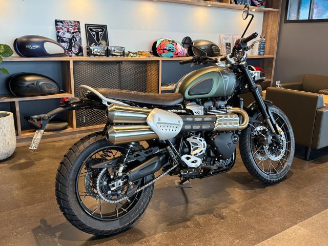 スクランブラー1200X 正規ディーラー認定中古車 マットカーキ 純正ニーパッド ブレンボマスター ブレンボキャリパ 倒立フォーク