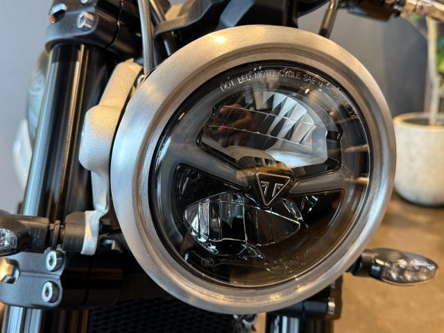 スクランブラー1200X 正規ディーラー認定中古車 マットカーキ 純正ニーパッド ブレンボマスター ブレンボキャリパ 倒立フォーク