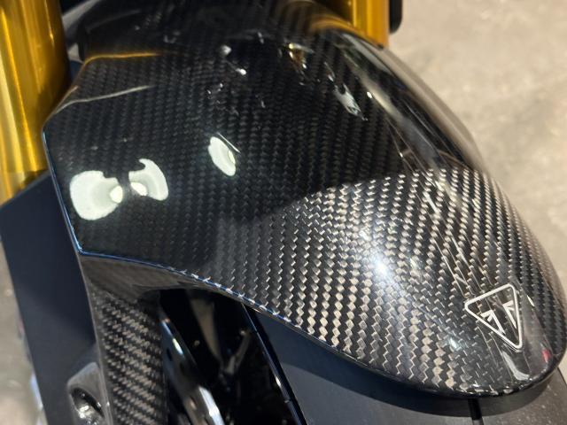 スピードトリプル1200RR クリスタルホワイト プロテクター各種 サイレンサーステー ETC USB電源