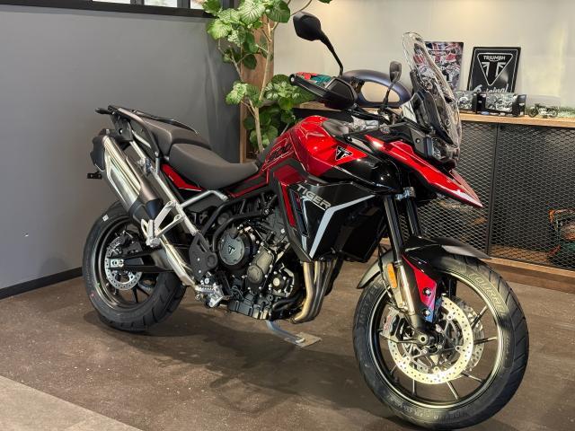 タイガー900GT カーニバルレッド／サファイアブラック シート高調整可能 グリップヒーター クルコン USB電源ソケット
