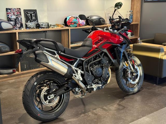 タイガー900GT カーニバルレッド／サファイアブラック シート高調整可能 グリップヒーター クルコン USB電源ソケット