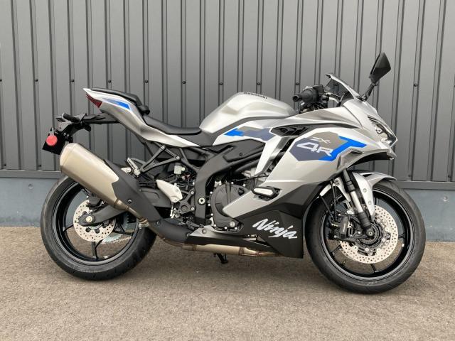 カワサキ ニンジャZX－4R クイックシフター フル液晶ディスプレイ