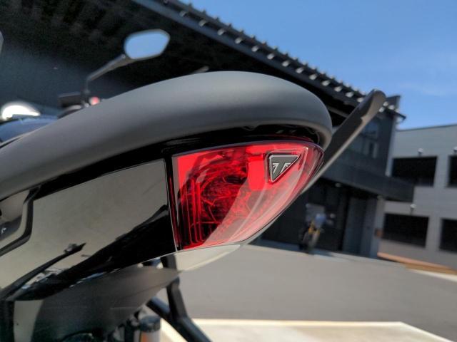 トライデント660