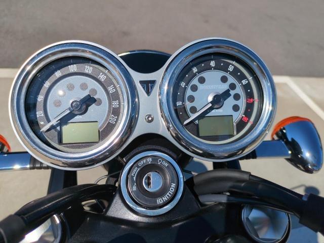 ボンネビルT120
