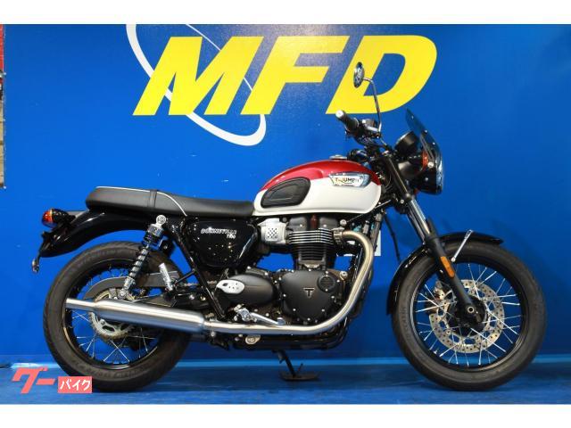 TRIUMPHボンネビルT100 レッドとホワイトのツートンカラーが印象的なボンネビル