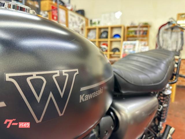 カワサキ W800 ストリート リヤキャリア ETC付 前後タイヤ新品