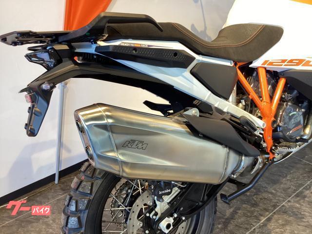 山川 KTM 1290 SUPER DUKE R ミシュラン パワーカップ2にタイヤ交換