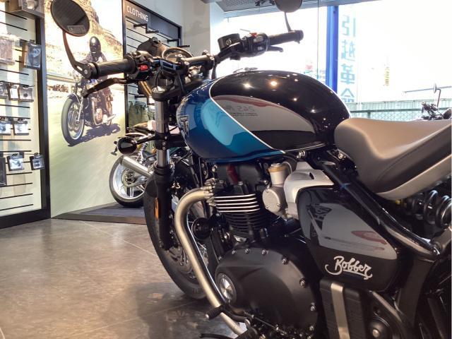 ボンネビル ボバー 2027年 正規輸入モデル 新車 インターステラーブルー／サファイアブラック