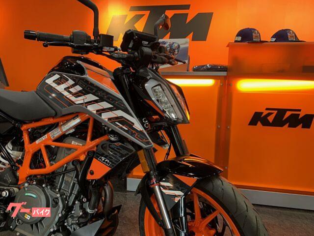 ＫＴＭ ３９０デューク　グラフィック特別仕様　２０２２年　正規モデル　シルバー　新車の画像（東京都