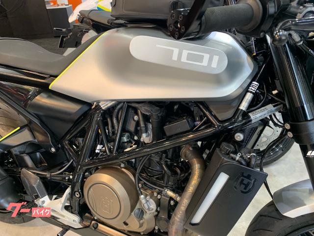 ＨＵＳＱＶＡＲＮＡ ヴィットピレン７０１ ２０１８年 正規モデル ＥＴＣ フライスクリーン バーエンドミラー タンクバッグ ＵＳＢポート｜ＫＴＭ府中／ ハスクバーナ・モーターサイクルズ府中｜新車・中古バイクなら【グーバイク】