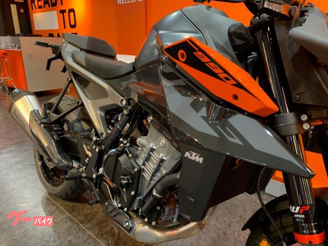 デバイスワークス　新品 KTM 990デューク AKRAPOVIC特別仕様車 2024年 新車