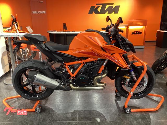 １３９０スーパーデュークＲエボ　ＡＫＲＡＰＯＶＩＣスリップオンマフラー　ＫＴＭテックパック　２０２４年　新車　正規モデル