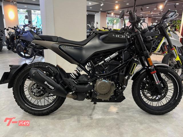 スヴァルトピレン４０１　２０２２年モデル　純正２５ｍｍロワリング　ＥＴＣ２．０　ＵＳＢ　ヘルメットホルダー