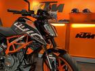ＫＴＭ ３９０デューク　グラフィック特別仕様　２０２２年　正規モデル　シルバー　新車の画像（東京都