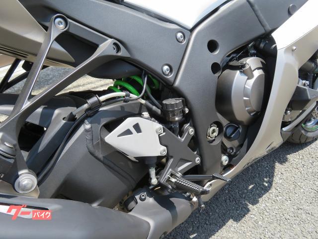 カワサキ Ninja ZX－10R ABS 純正エンジンスライダー