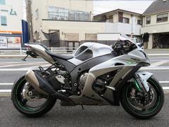 カワサキ　Ｎｉｎｊａ　ＺＸ−１０Ｒ　ＡＢＳ　ＥＴＣ　純正エンジンスライダー付き