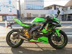 カワサキ　Ｎｉｎｊａ　ＺＸ−２５Ｒ　ＳＥ　ＫＲＴ　ＥＤＩＴＩＯＮ　ＥＴＣ２．０　ＢＥＥＴステップＫＩＴ　ラジエターガード付き