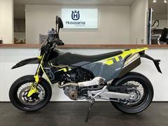 ＨＵＳＱＶＡＲＮＡ　７０１スーパーモト　２０２３年・正規・ローダウン・ブラックエディション