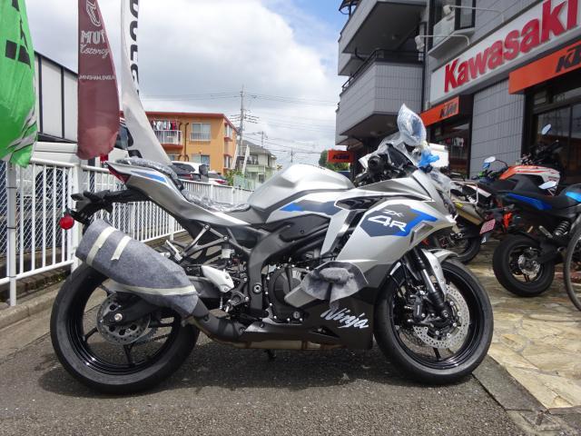freedomバイク
約80以上のパーツ 
タイヤ×3
ネ… カワサキ Ninja ZX－4R SE 2027年モデル ニューカラー